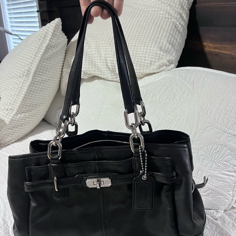 COACH BLACK LEATHER HANDBAG